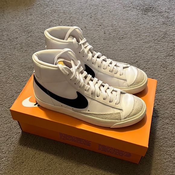 Nike Shoes - Nike Blazers Women’s size 8.5 Men’s 7